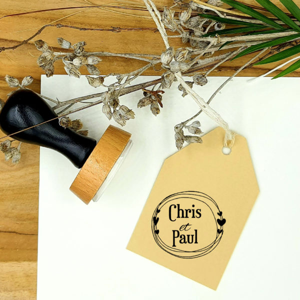 Tampon Mariage en bois avec prénom et couronnes et petits cœurs